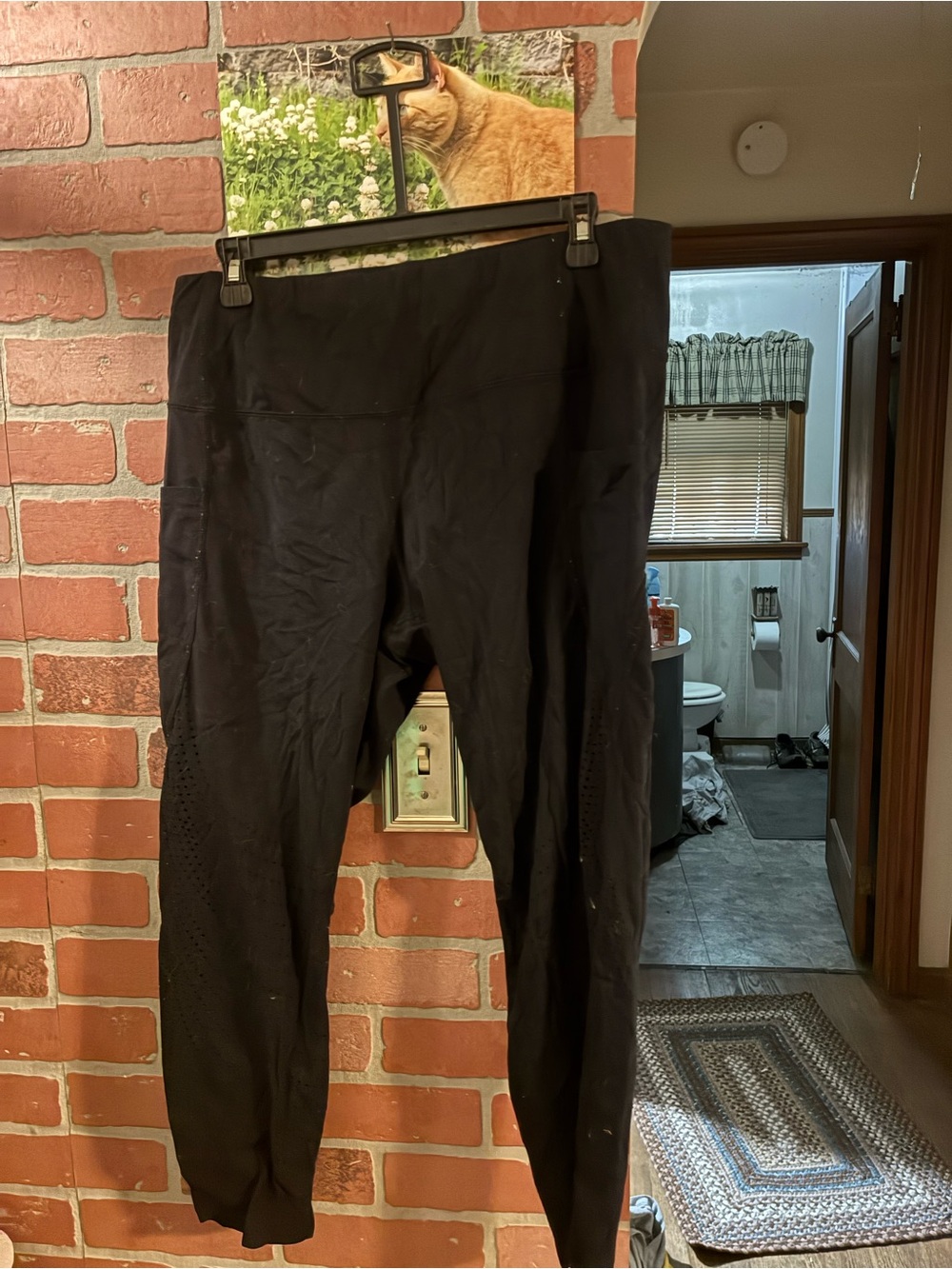 Black High-Waist Leggings with Subtle Laser-Cut Detail